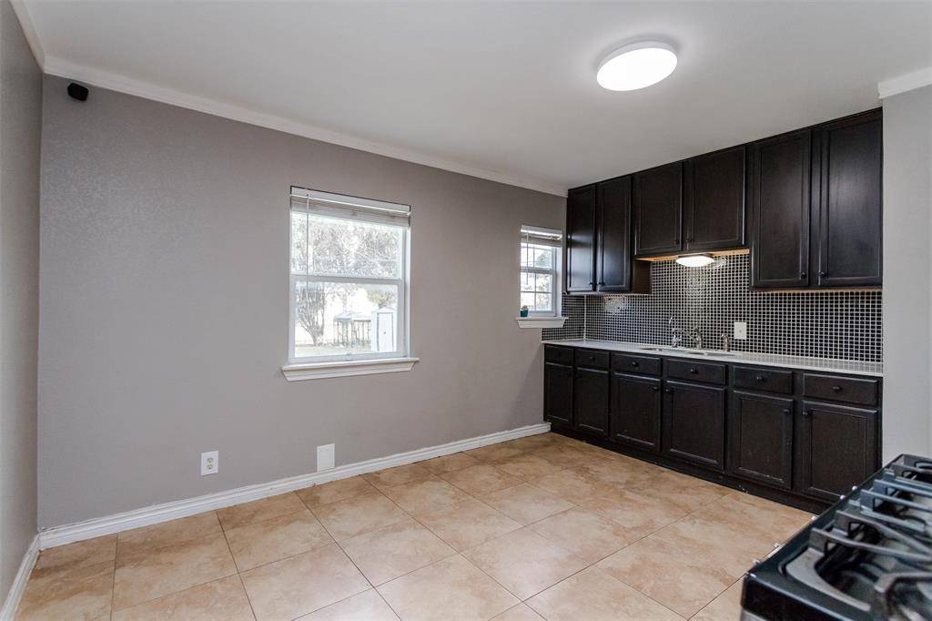 3212 S Llewellyn Avenue, Dallas, TX 75224