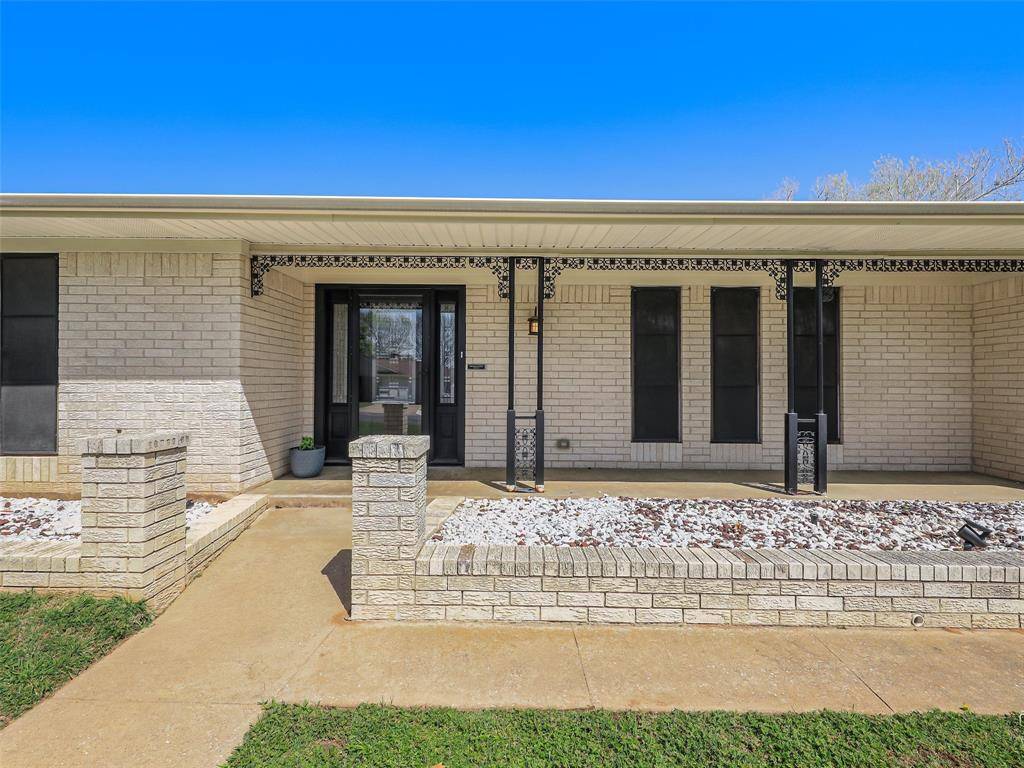 2613 Brookhaven Drive, Denison, TX 75020