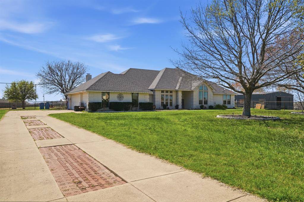 333 Meadow Crest Road, Fort Worth, TX 76108