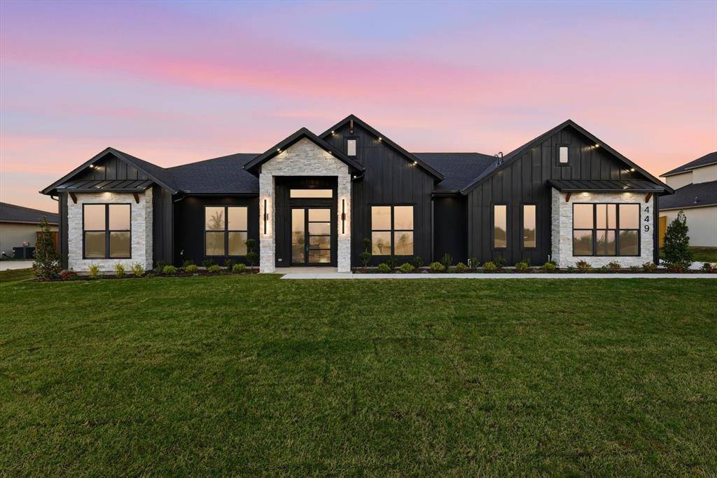 449 Whispering Way, Red Oak, TX 75154