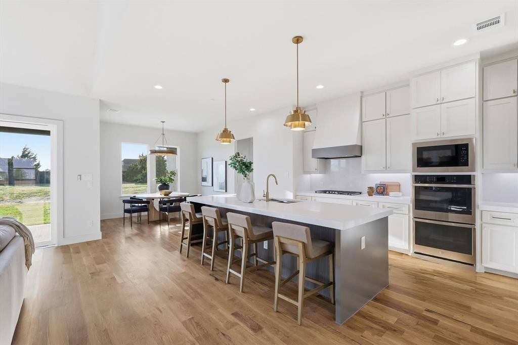 449 Whispering Way, Red Oak, TX 75154