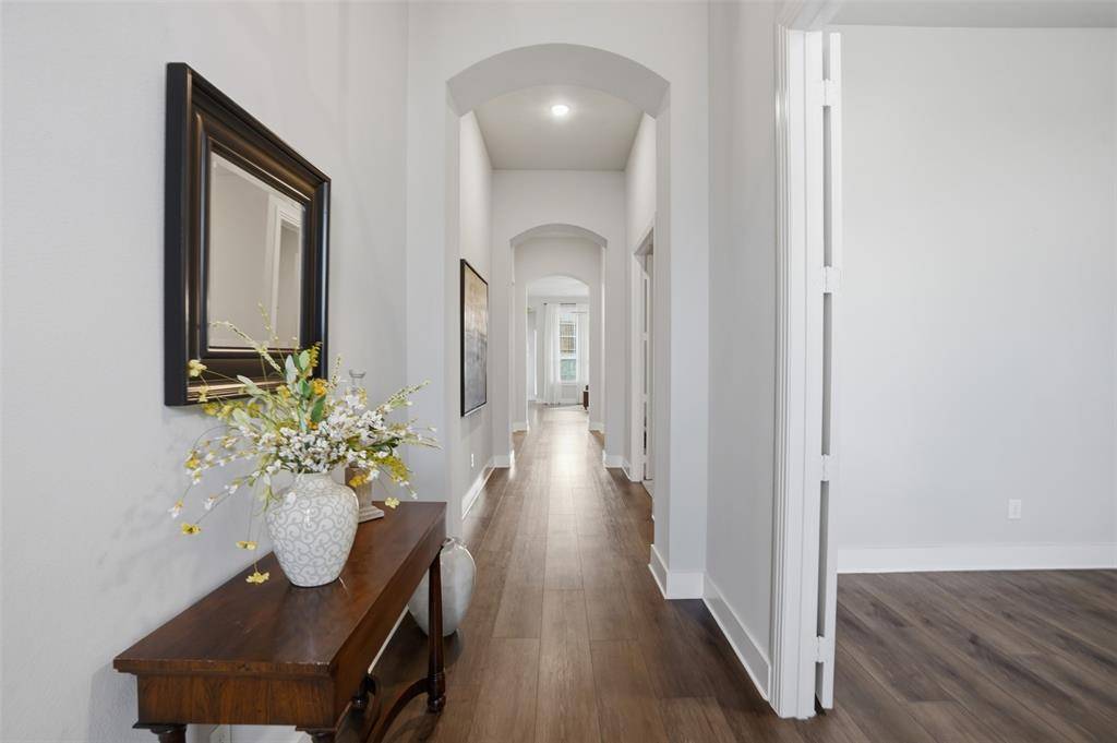 1915 Hillside Court, Van Alstyne, TX 75495