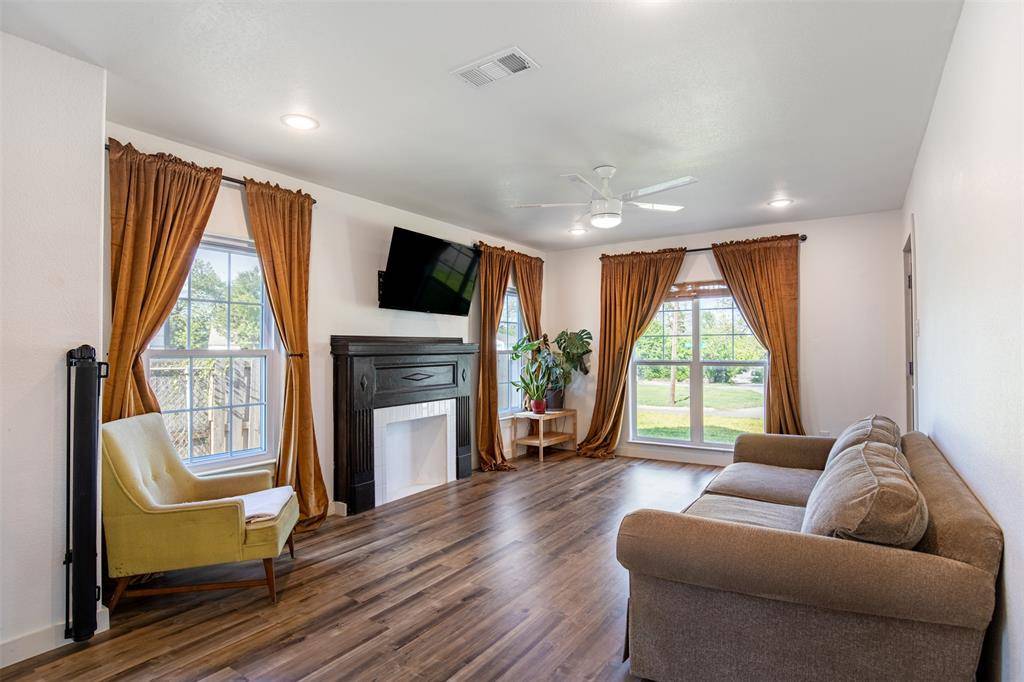 1239 Whitaker Avenue, Dallas, TX 75216