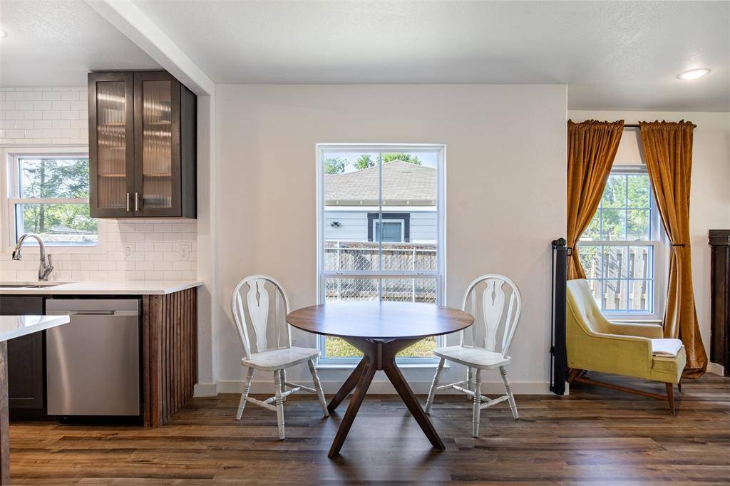 1239 Whitaker Avenue, Dallas, TX 75216