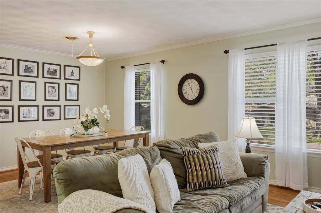 2367 Rockyglen Drive, Dallas, TX 75228