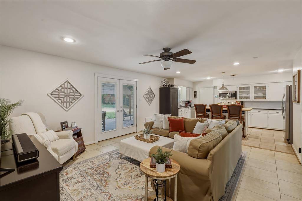 2367 Rockyglen Drive, Dallas, TX 75228