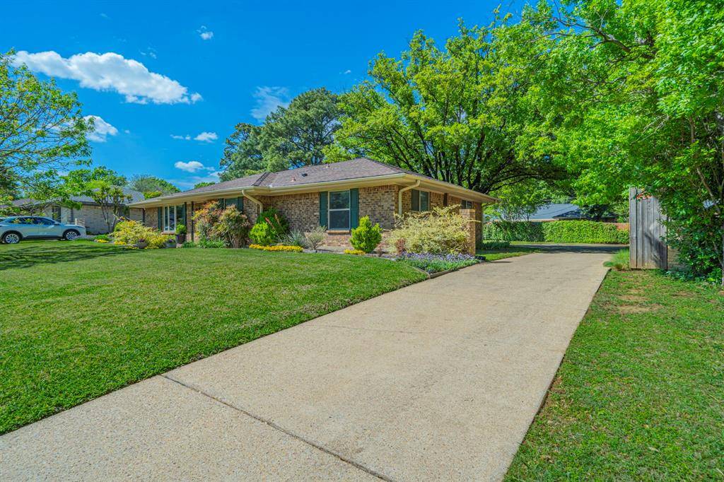 2422 Greenwood Drive, Grand Prairie, TX 75050