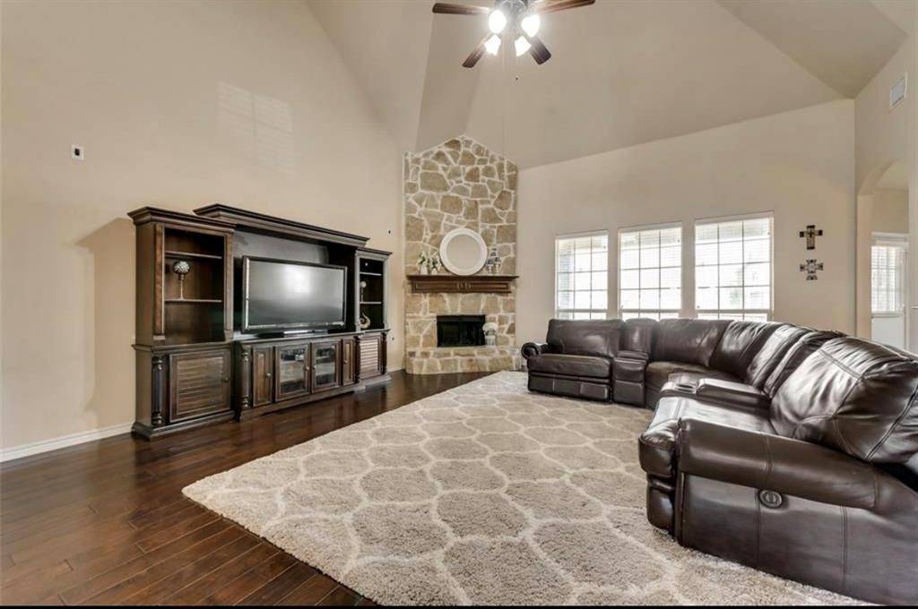 308 Wisteria Way, Red Oak, TX 75154