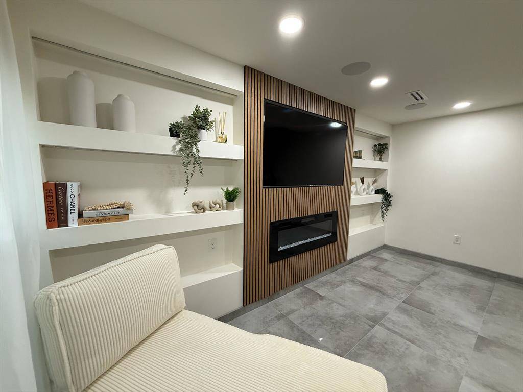 5912 Harvest Hill Road, Dallas, TX 75230