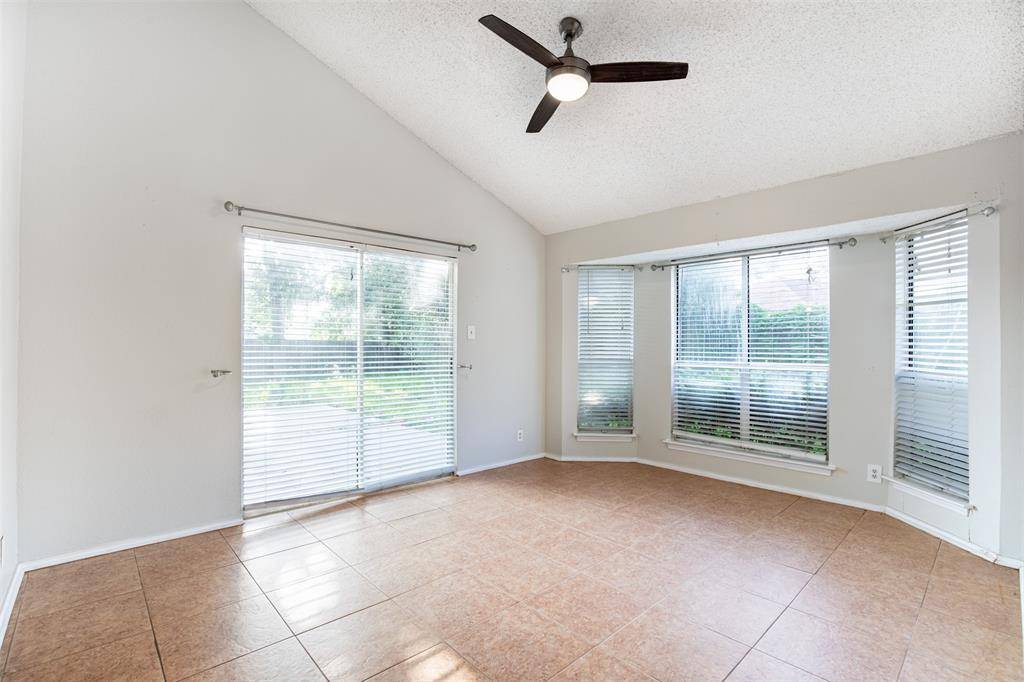 1102 St Croix Court, Arlington, TX 76012