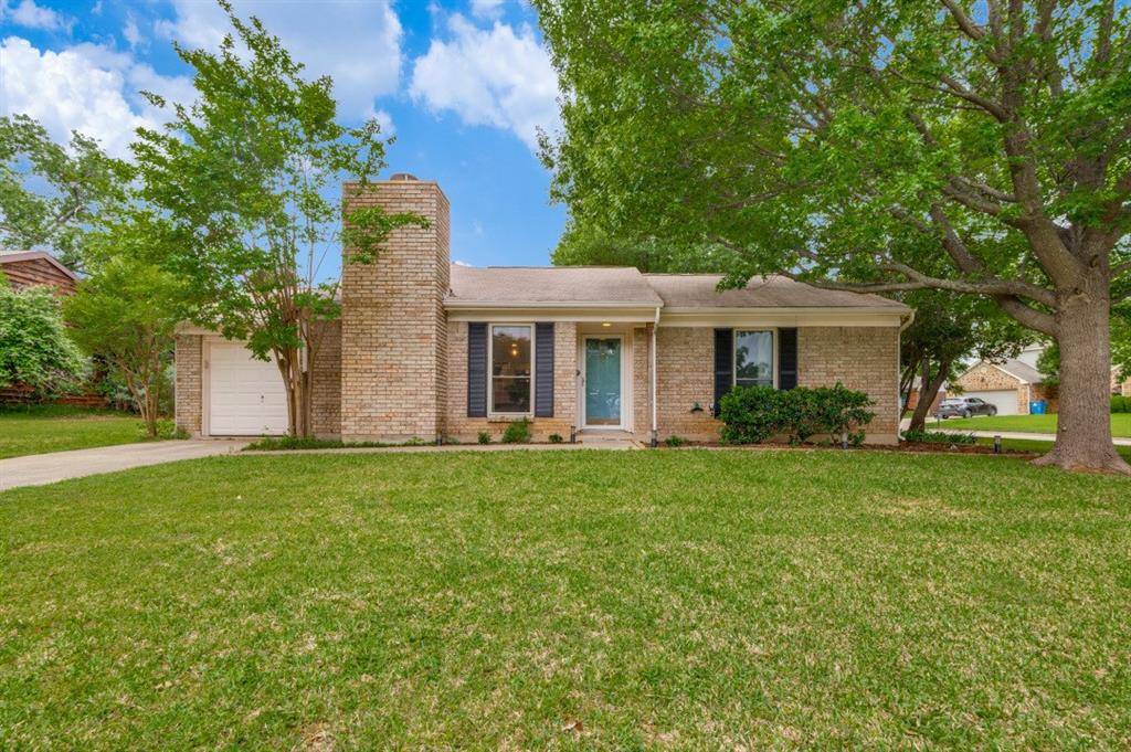 1041 S Riverside Drive, Grapevine, TX 76051