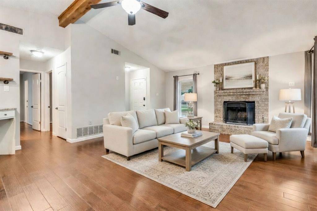 1041 S Riverside Drive, Grapevine, TX 76051