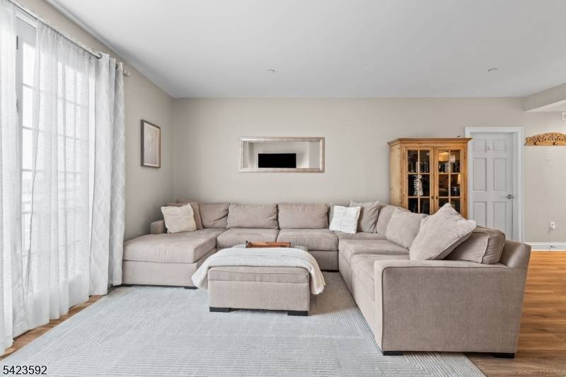 100-31 Shearwater Ct #31, Jersey City, NJ 07305