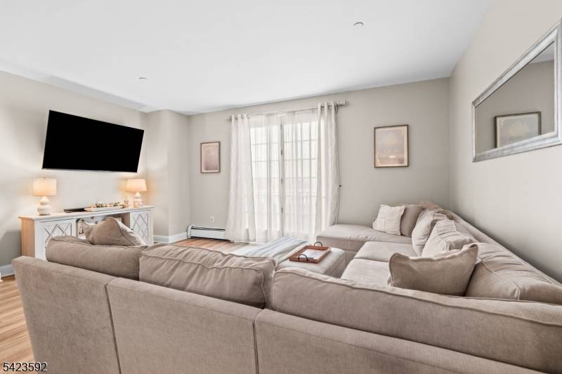 100-31 Shearwater Ct #31, Jersey City, NJ 07305