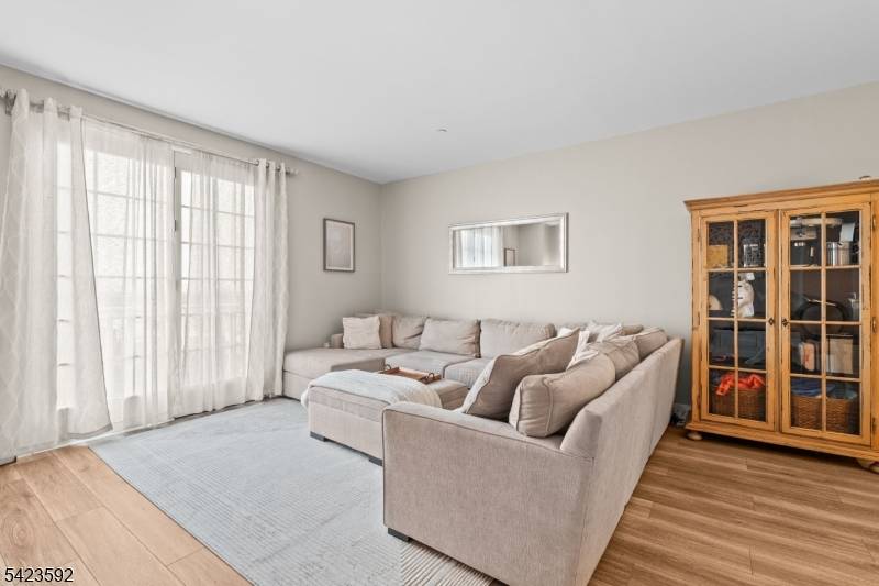 100-31 Shearwater Ct #31, Jersey City, NJ 07305