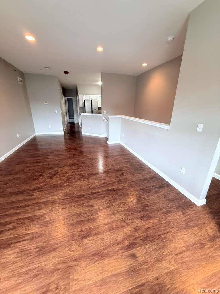 406 Legato DR, Walled Lake, MI 48390