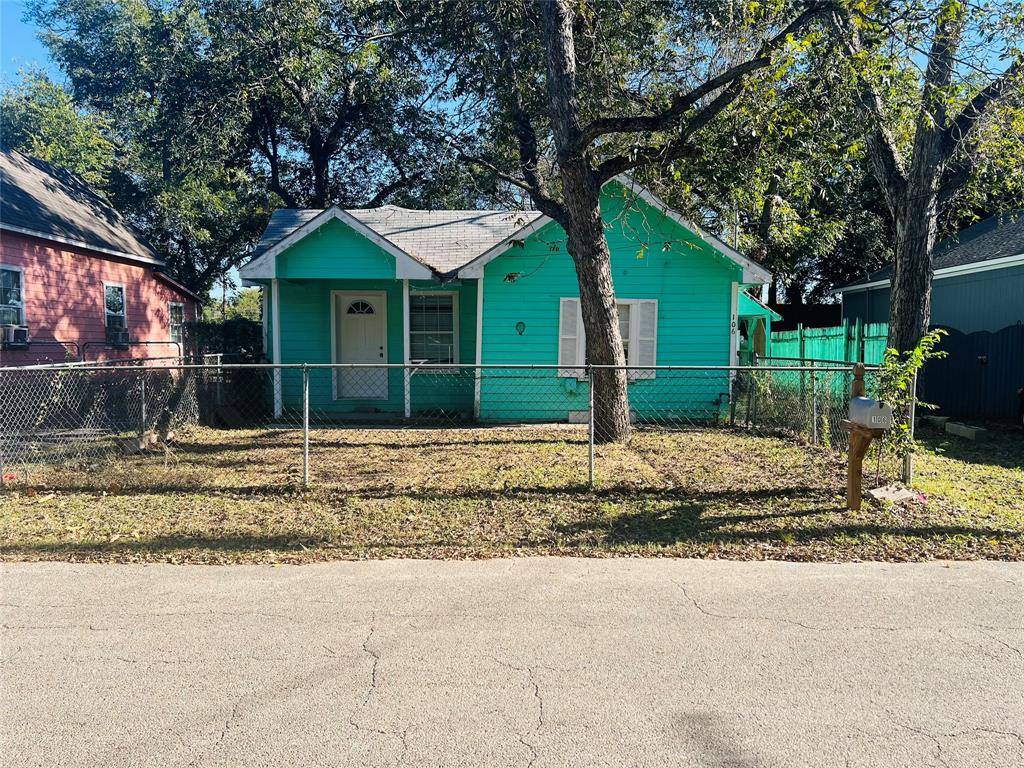 106 Columbia Street, Cleburne, TX 76031