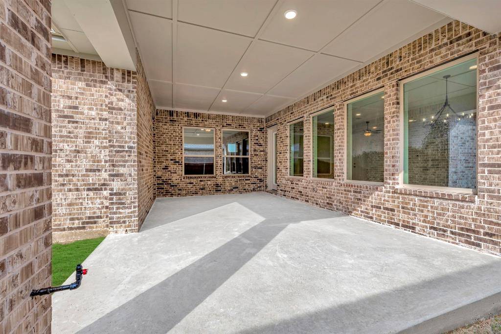 2076 Spotted Fawn Drive, Arlington, TX 76005