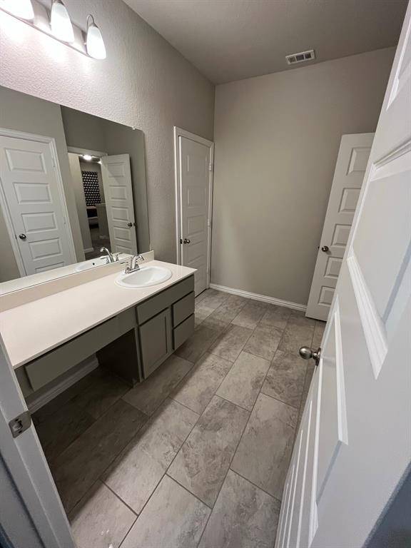 2820 Long Slope Road, Arlington, TX 76001