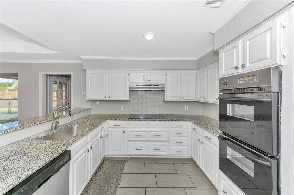 1011 Briar Hill Circle, Duncanville, TX 75137