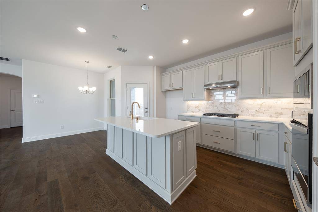 8805 Acorn Avenue, Justin, TX 76247