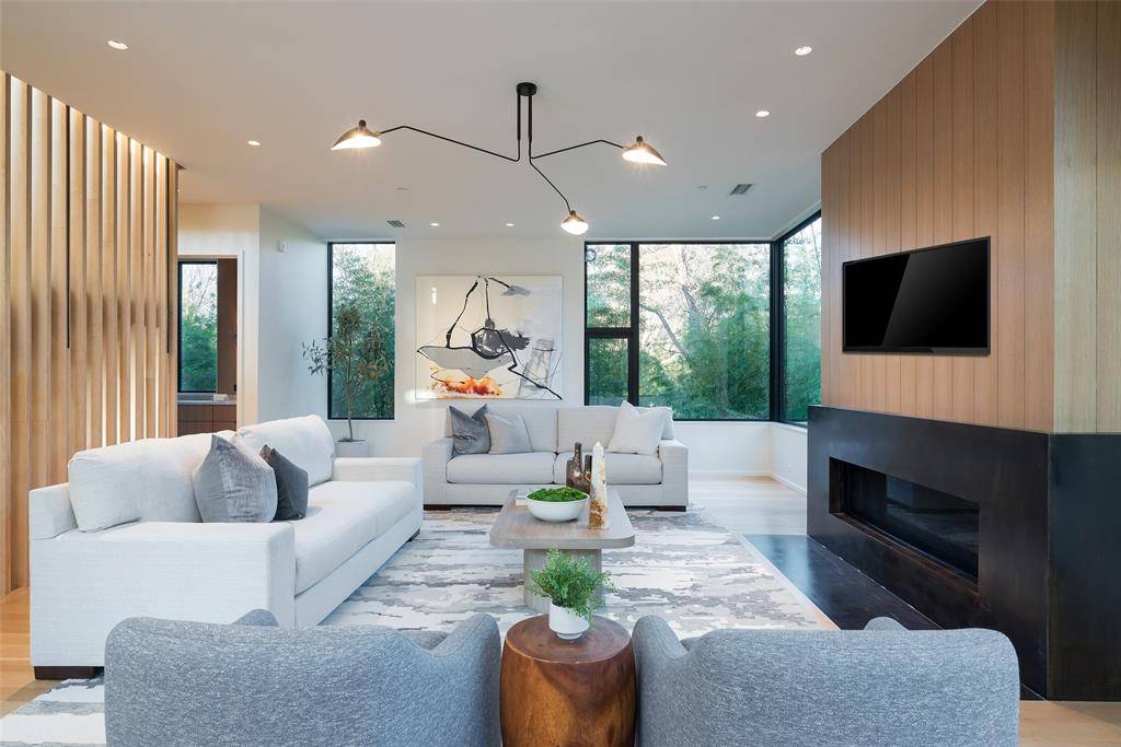 3503 Edgewater Street, Dallas, TX 75205