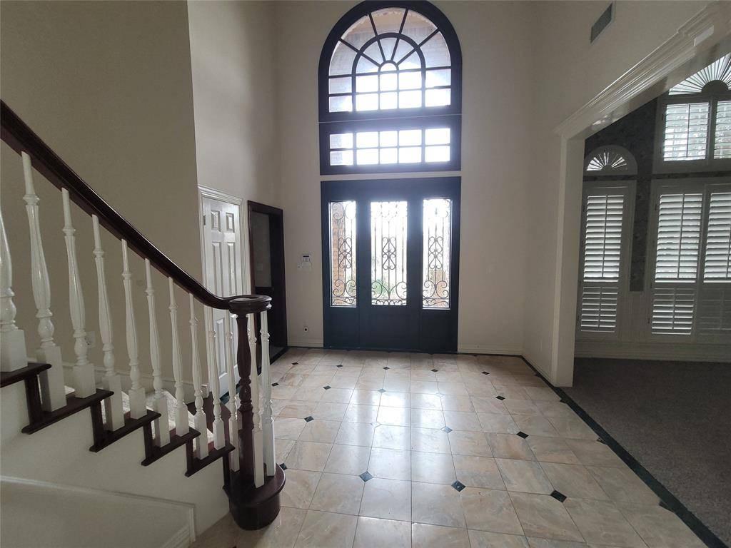 2423 River Rock Circle, Arlington, TX 76006