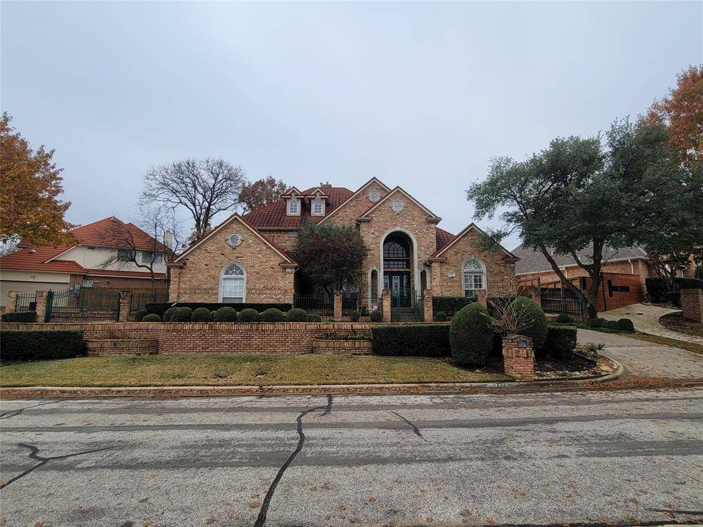 2423 River Rock Circle, Arlington, TX 76006