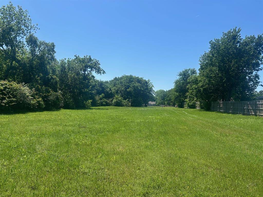 415 E Burks Street, Pilot Point, TX 76258