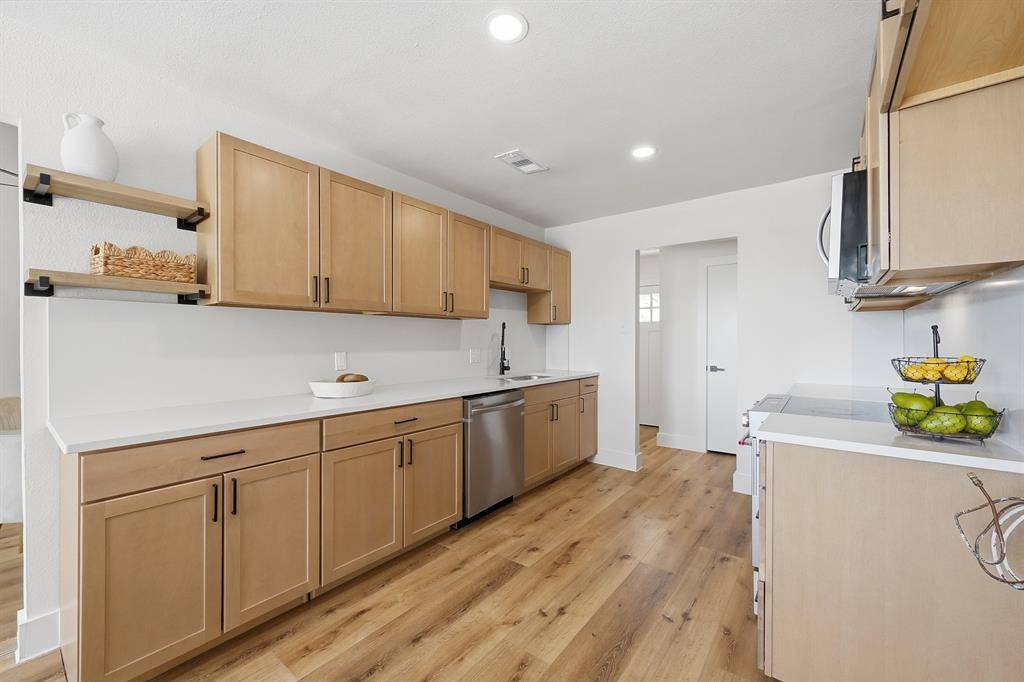 3813 Fox Hollow Drive, Bedford, TX 76021