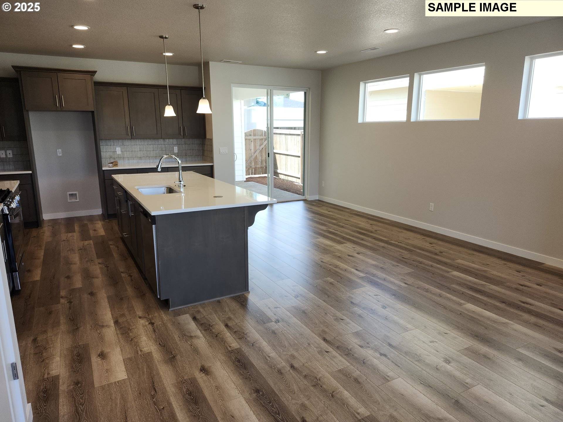 712 Magnolia AVE, Woodburn, OR 97071