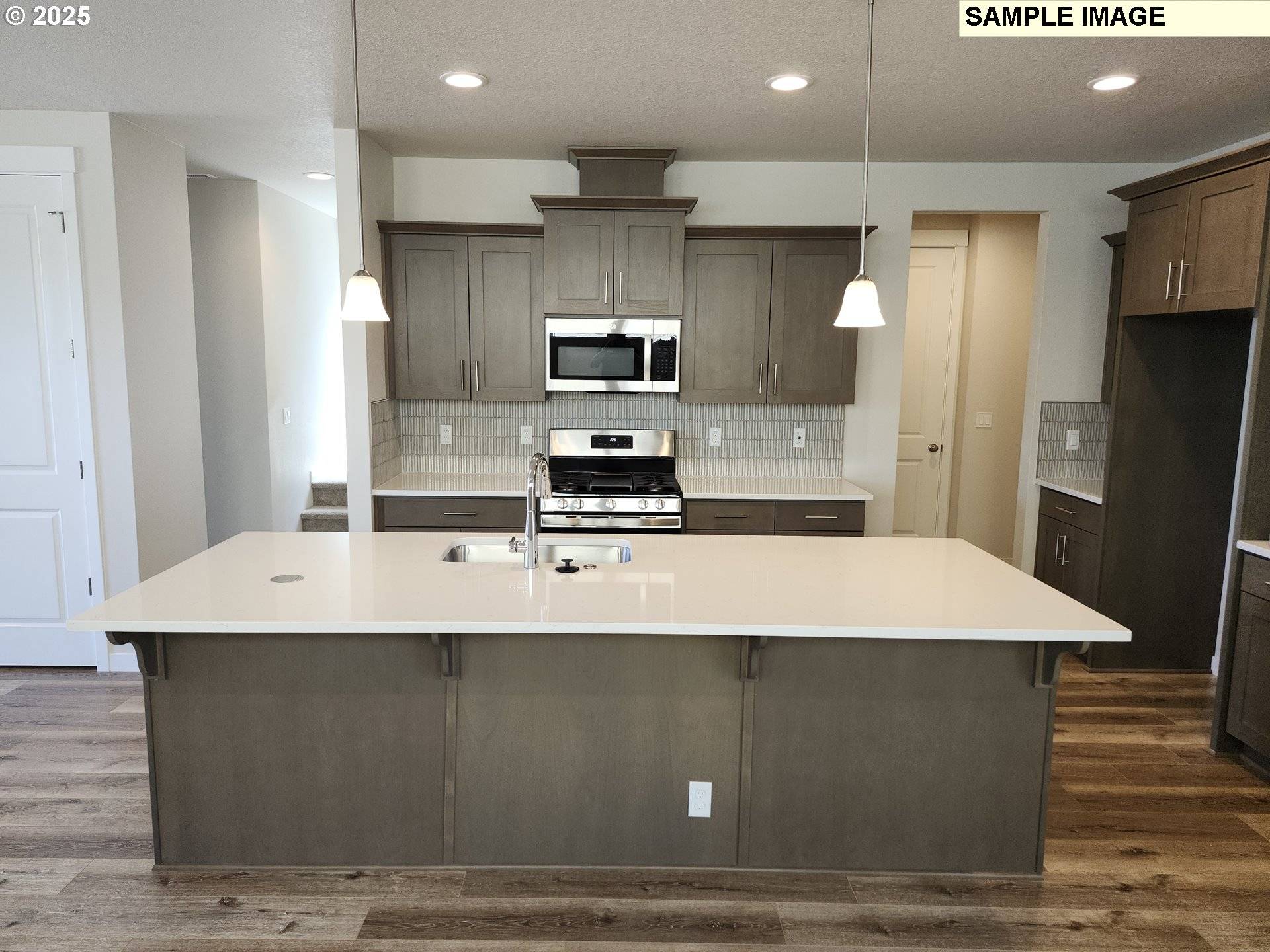 712 Magnolia AVE, Woodburn, OR 97071