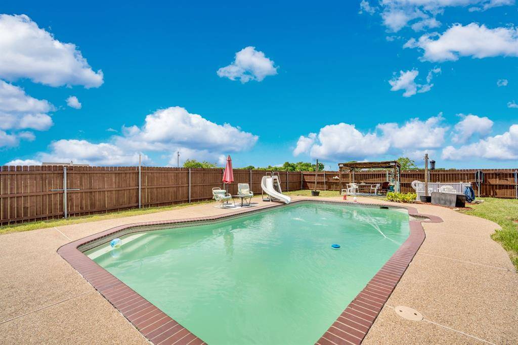 430 Carter Road, Italy, TX 76651