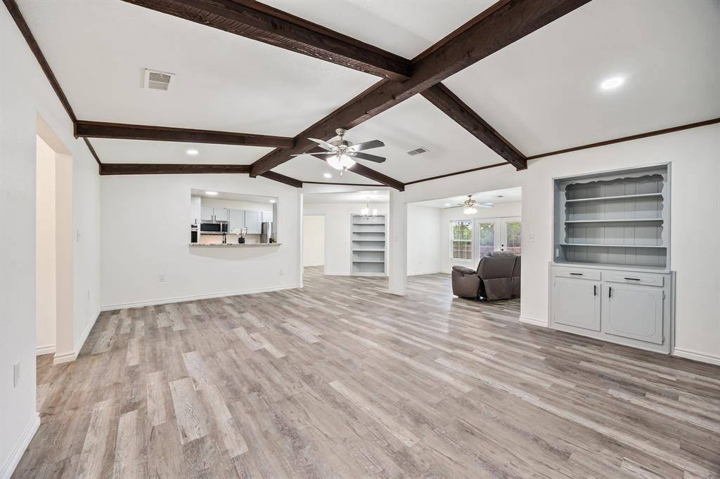 823 S Wildwood Drive, Irving, TX 75060