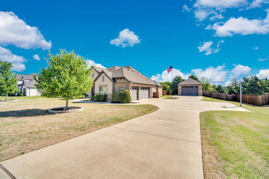 2730 Clear Lake Drive, Midlothian, TX 76065