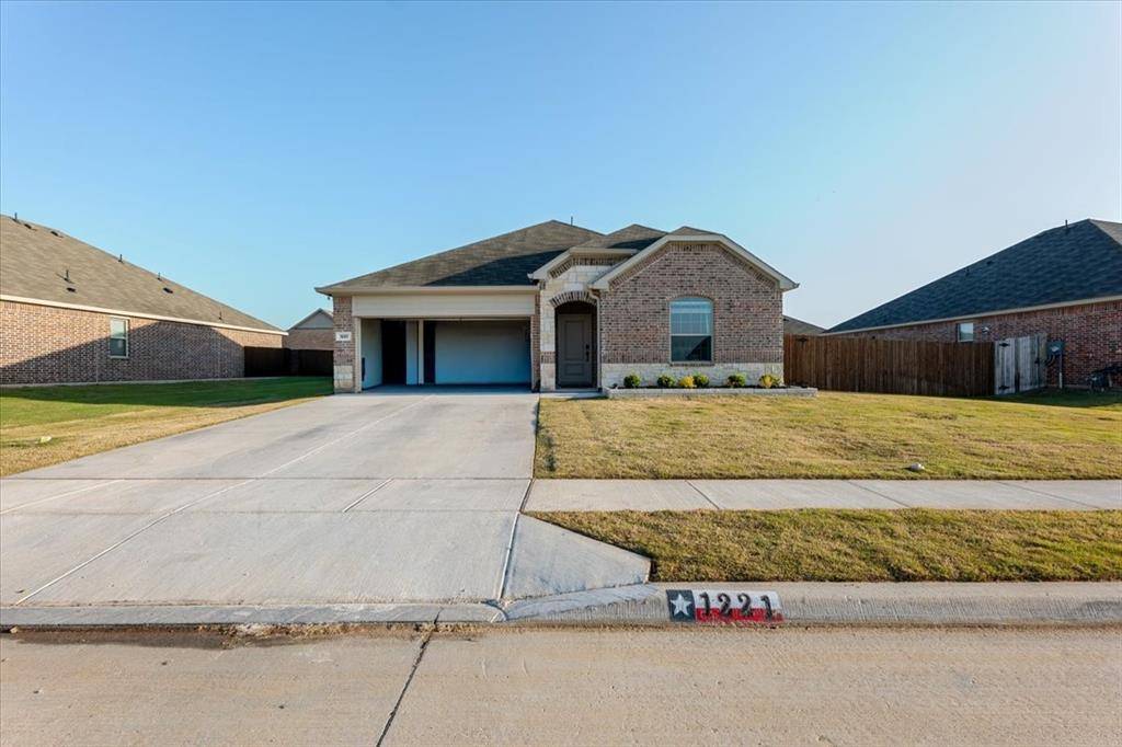 1221 Brazil Street, Azle, TX 76020