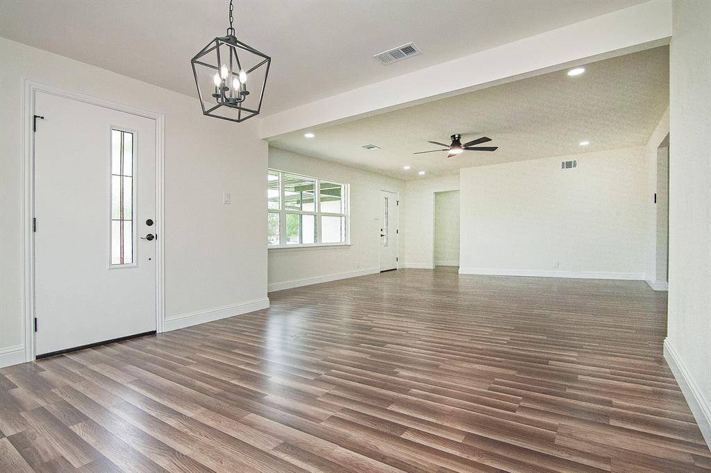 2608 Lockhart Avenue, Dallas, TX 75228