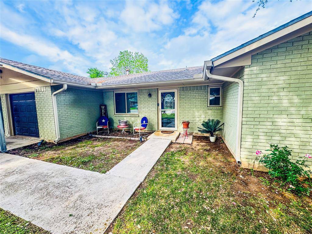 2302 16th Street, Brownwood, TX 76801