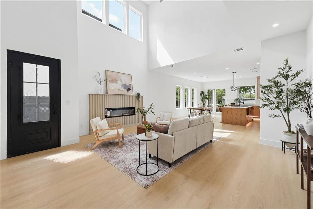 1827 Pollard Street, Dallas, TX 75208