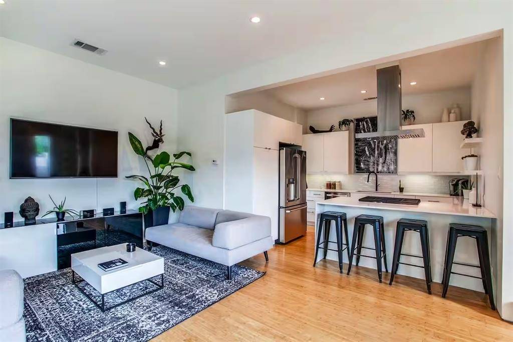 4401 Roseland Avenue #B, Dallas, TX 75204