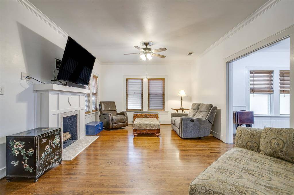 2119 Stanley Avenue, Fort Worth, TX 76110