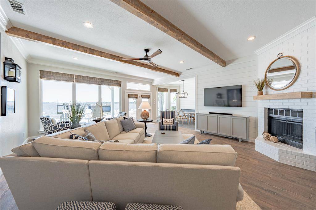 684 Enchanted Isles Drive, Mabank, TX 75156