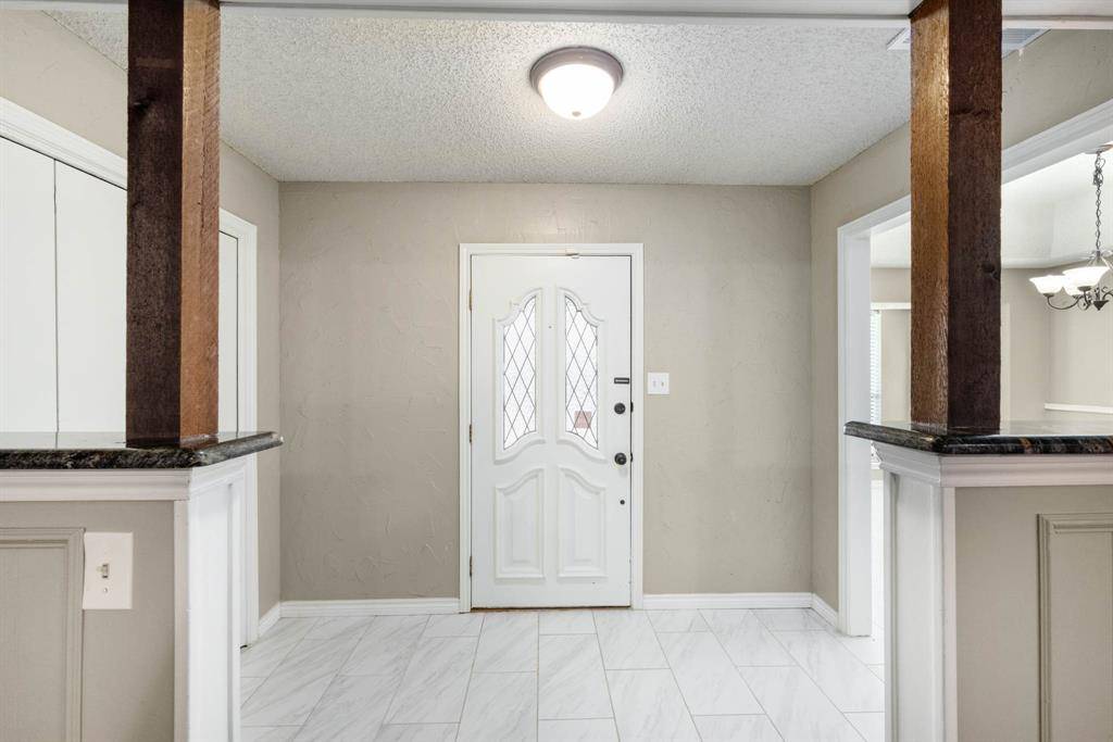 2017 Iron Horse Court, Arlington, TX 76017