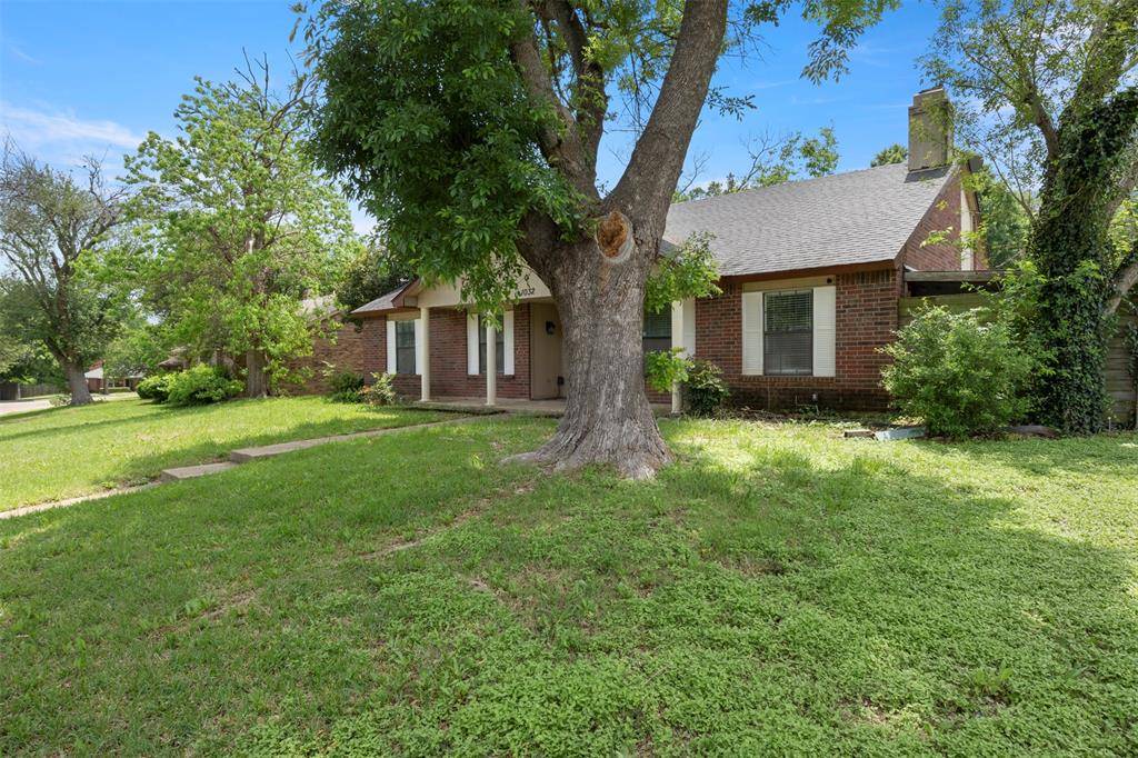 1032 Twin Falls Drive, Desoto, TX 75115