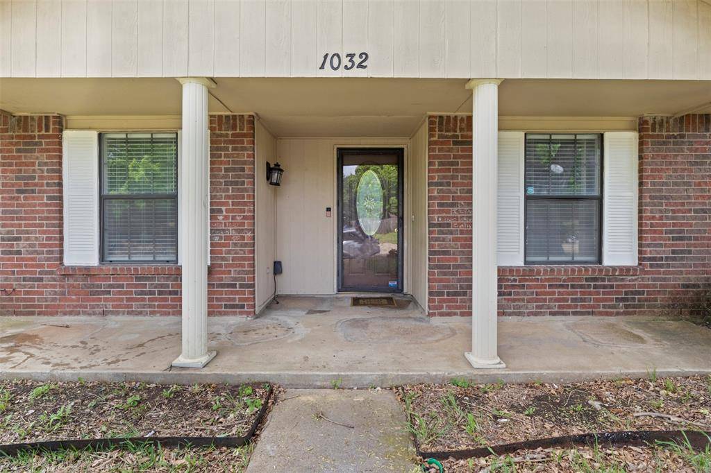 1032 Twin Falls Drive, Desoto, TX 75115