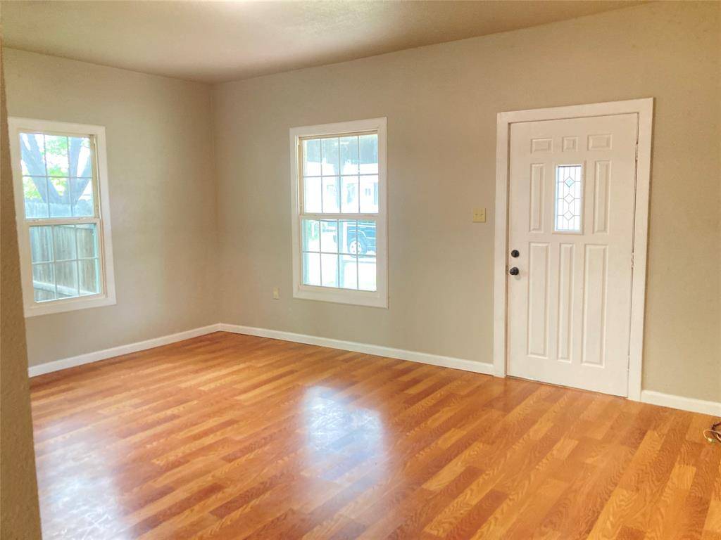 104 May Avenue, Cleburne, TX 76031