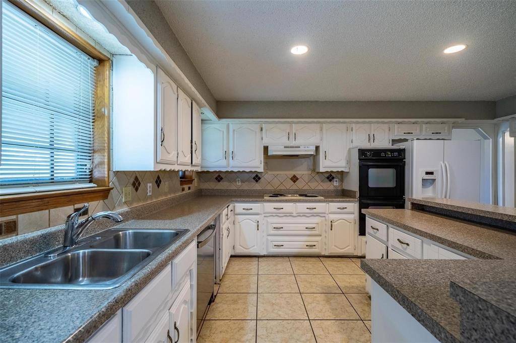 4212 Village Green Drive, Irving, TX 75038