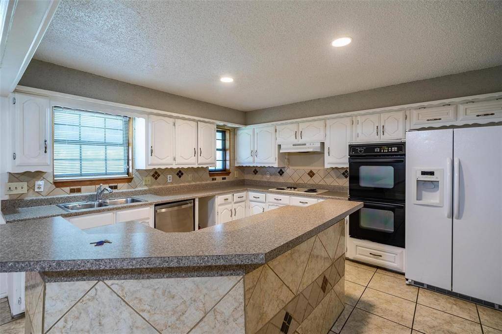 4212 Village Green Drive, Irving, TX 75038