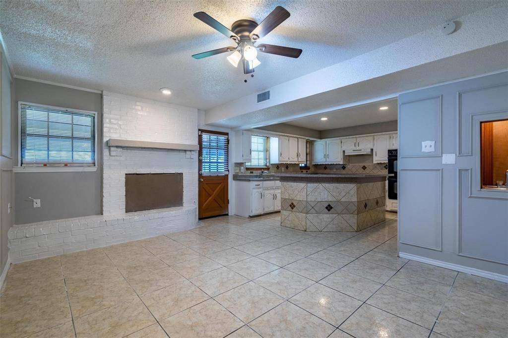 4212 Village Green Drive, Irving, TX 75038