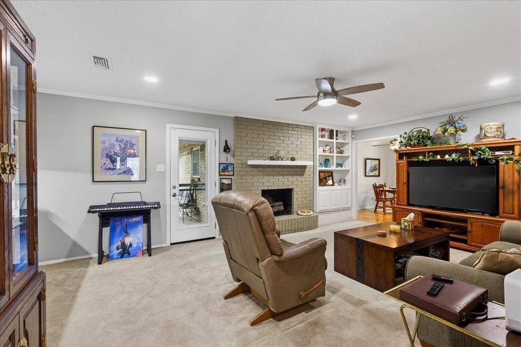 1808 E Cedar Elm Drive, Arlington, TX 76012